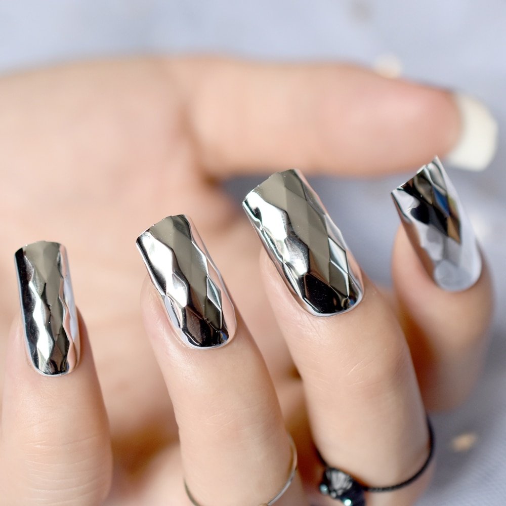Зеркальный дизайн ногтей. Зеркальные ногти. Ногти серебристые. Металлические ногти. Зеркальный маникюр.